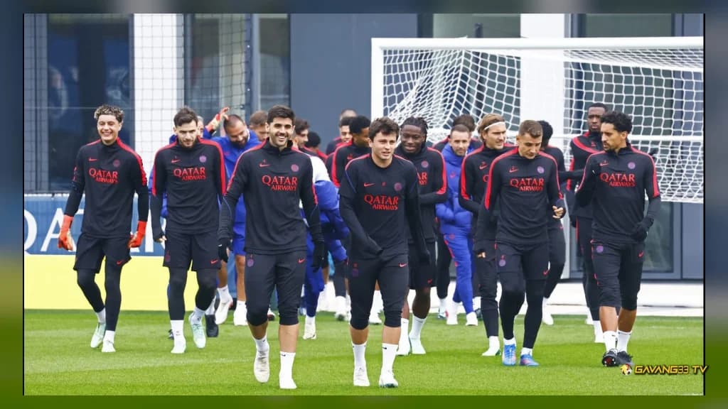 Cầu thủ PSG trong buổi tập tại Paris trước trận đấu
