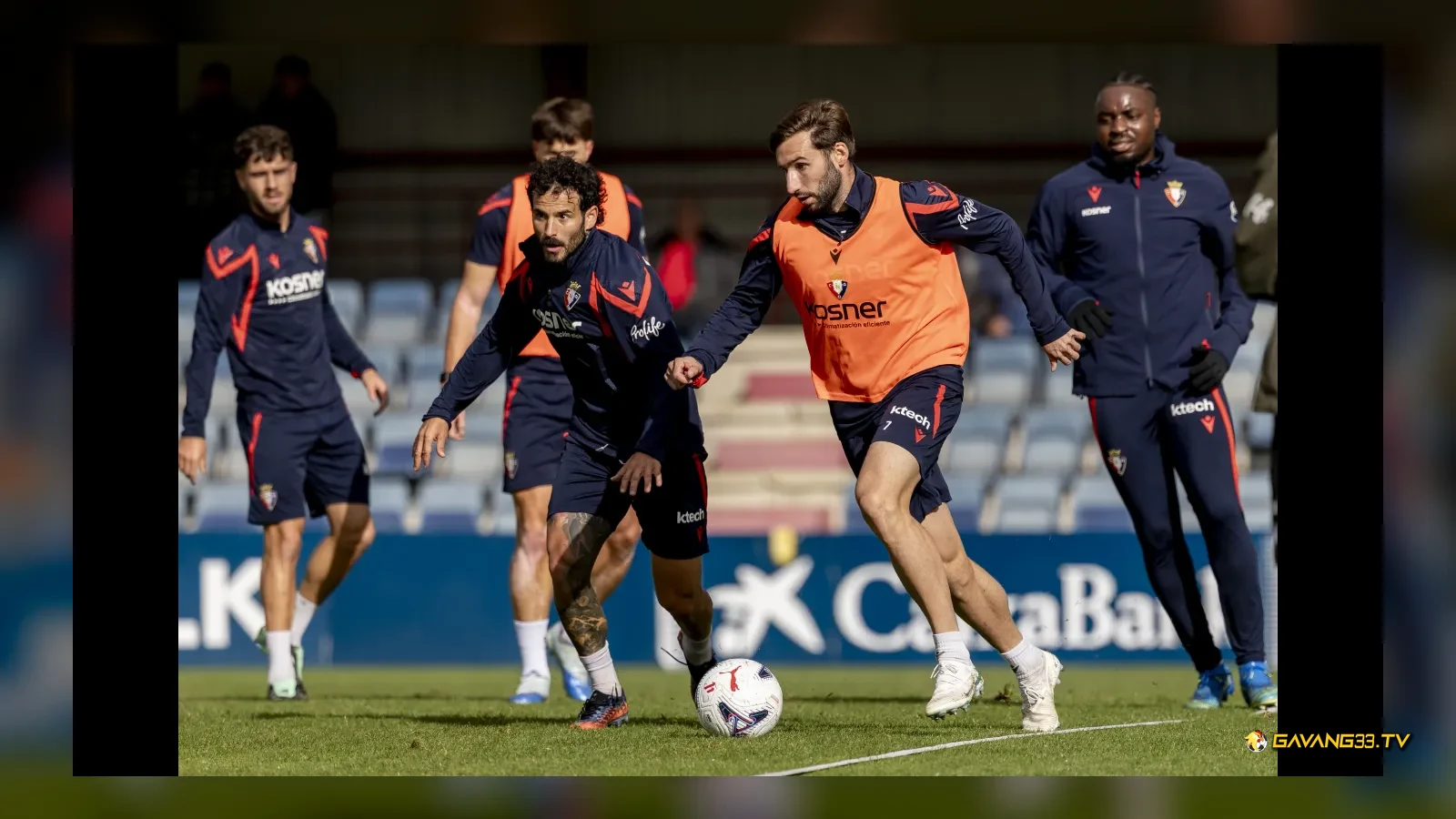 Cầu thủ Osasuna chuẩn bị chuyến làm khách